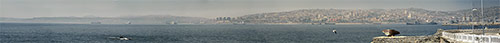 Valparaiso (4) - kaugelt, vasakul üle lahe peaks näha olema ka Viñja Del Mar näha