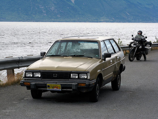 Palju teede äärde maha jäetud autosid Alaskal