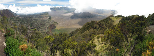 Bromo (7) - vaade kraatrile kõige kõrgemast motoriseeritavast kohast, üle 2700m