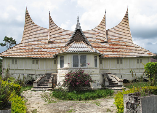 Tänapäevane Minangkabau maja