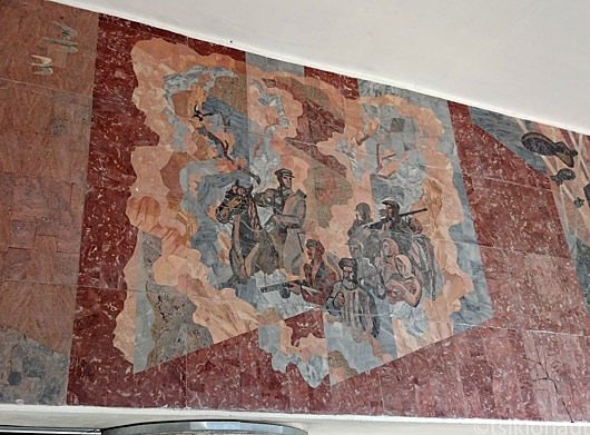 Metroojaama seinamaalingud on Isamaasõja nostalgia